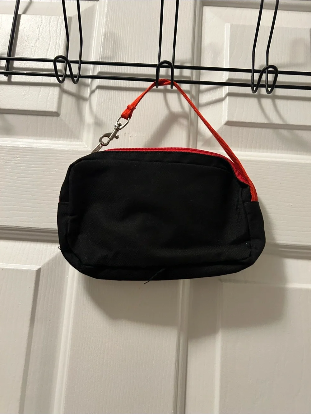 Black & Red Polka Dot Bow Wristlet Clutch